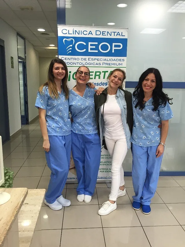 CEOP - Centro de Especialidades Odontológicas Premium odontologas con paciente